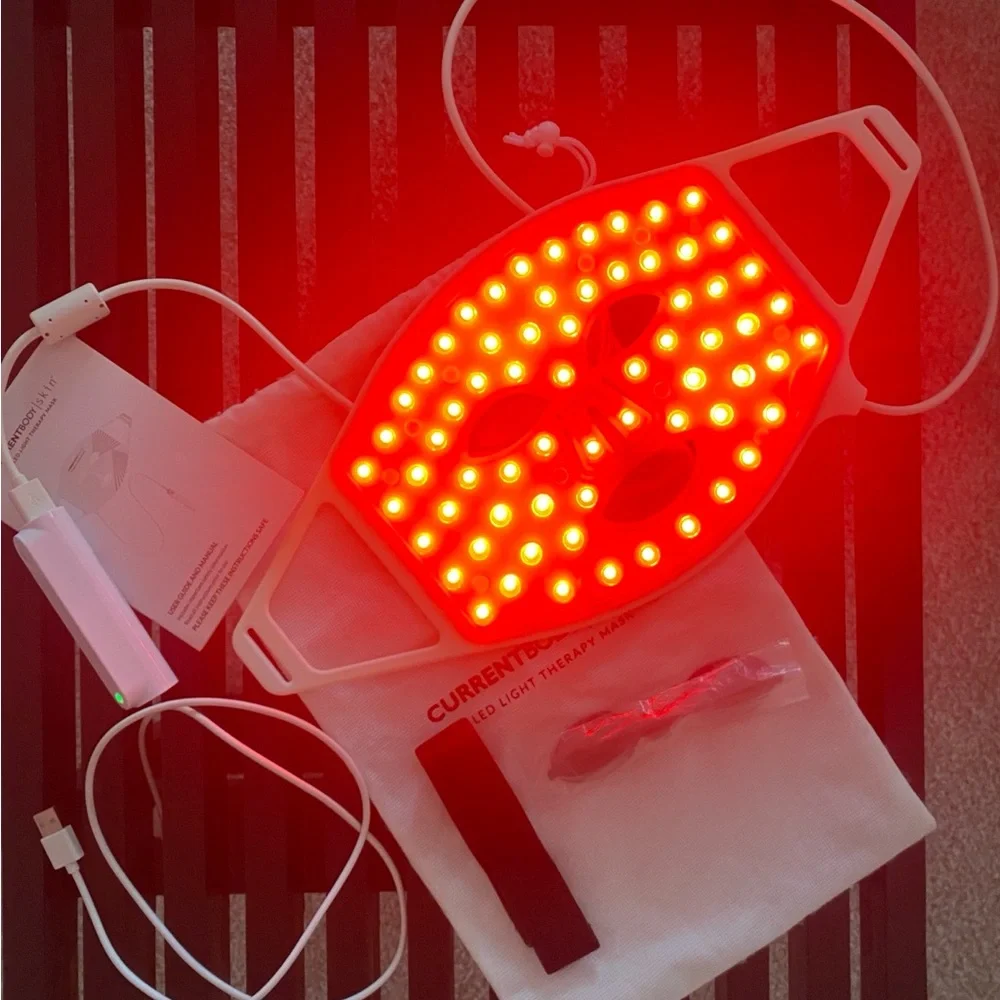 Currentbody, skin, LED light therapy mask series 1 - Picture 4 of 5